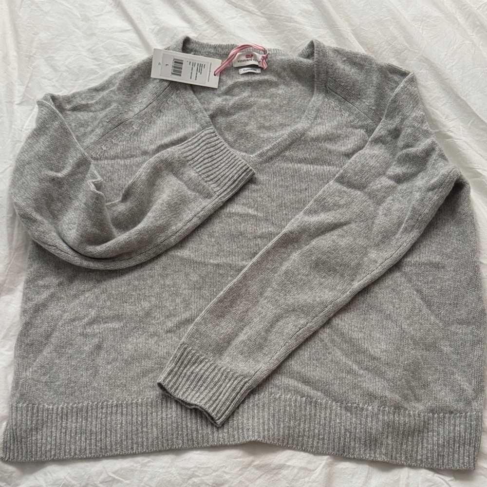 NWT Vineyard Vines Light Gray V-Neck Tissue Cashmere Sweater